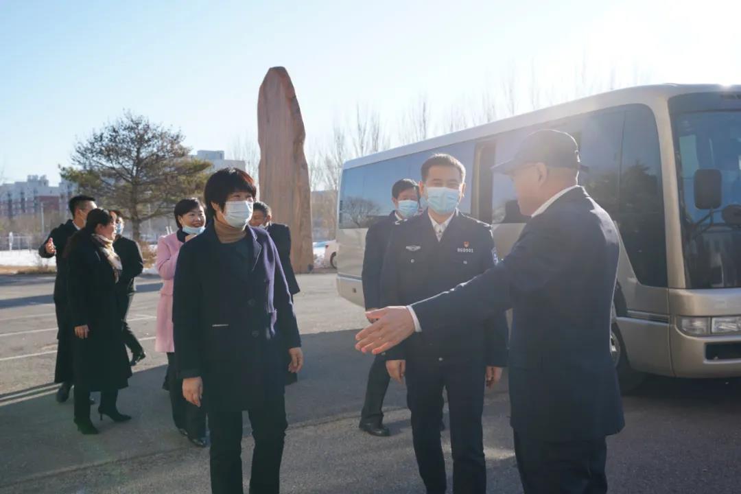 朝陽副市長、市公安局黨委書記、局長趙丕顯帶隊參觀冰河集團